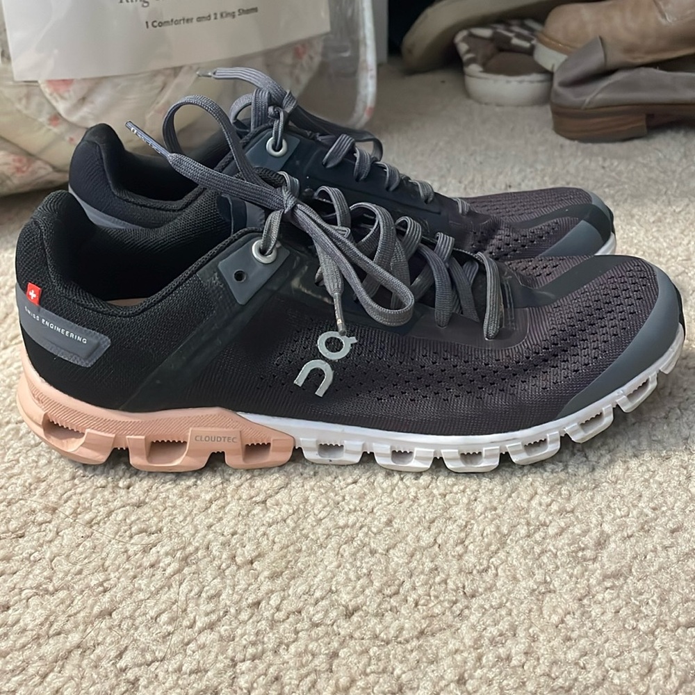 Women’s On cloud tennis shoes
